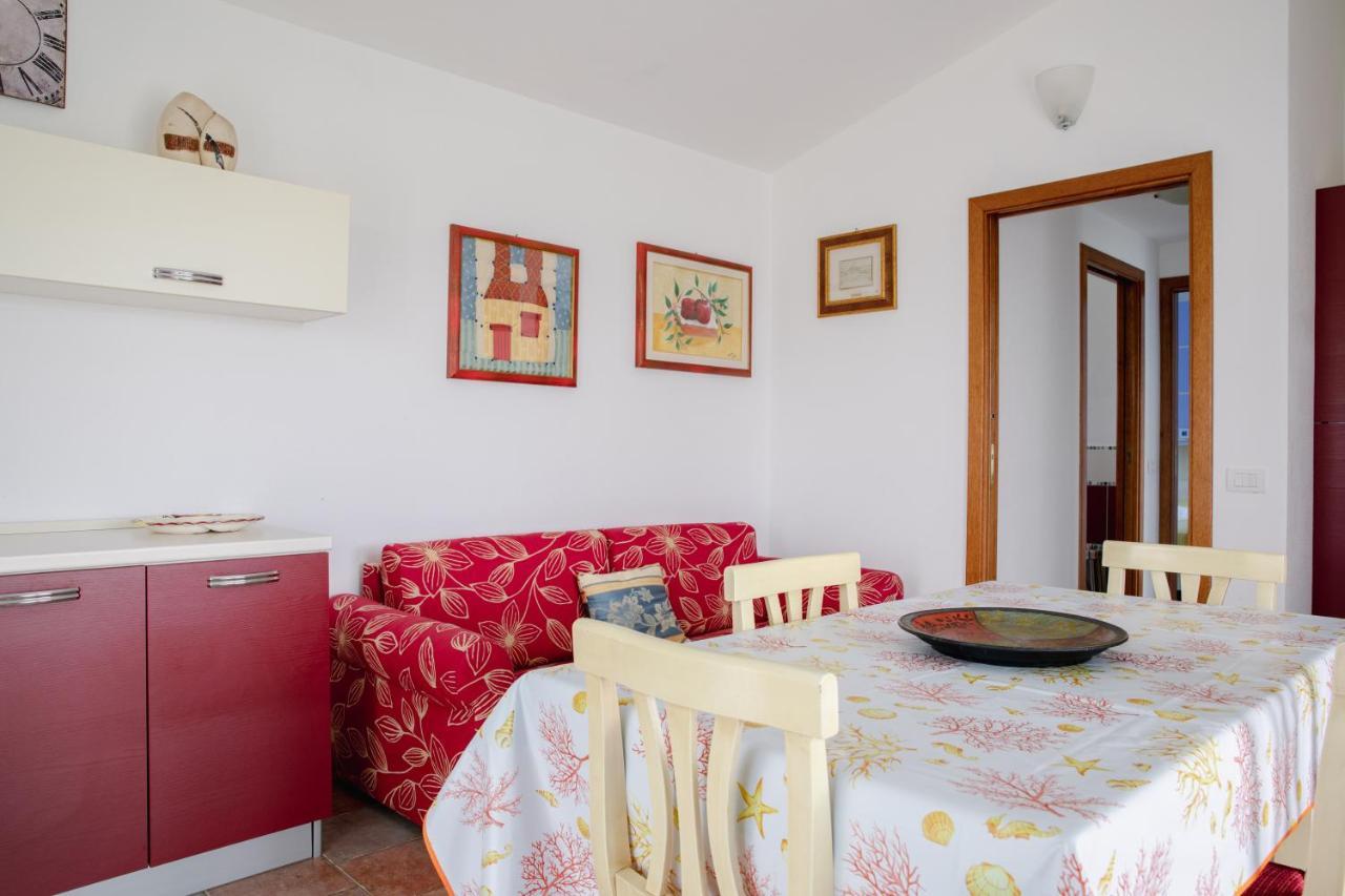 Vila Le Residenze Di Baia Sant'Anna Tanaunella Exteriér fotografie