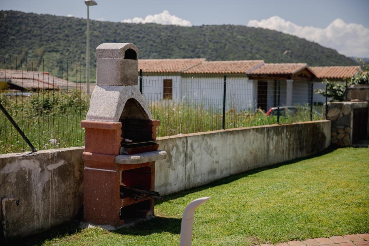 Vila Le Residenze Di Baia Sant'Anna Tanaunella Exteriér fotografie