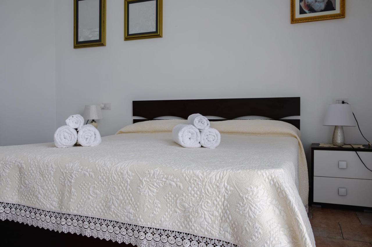 Vila Le Residenze Di Baia Sant'Anna Tanaunella Exteriér fotografie
